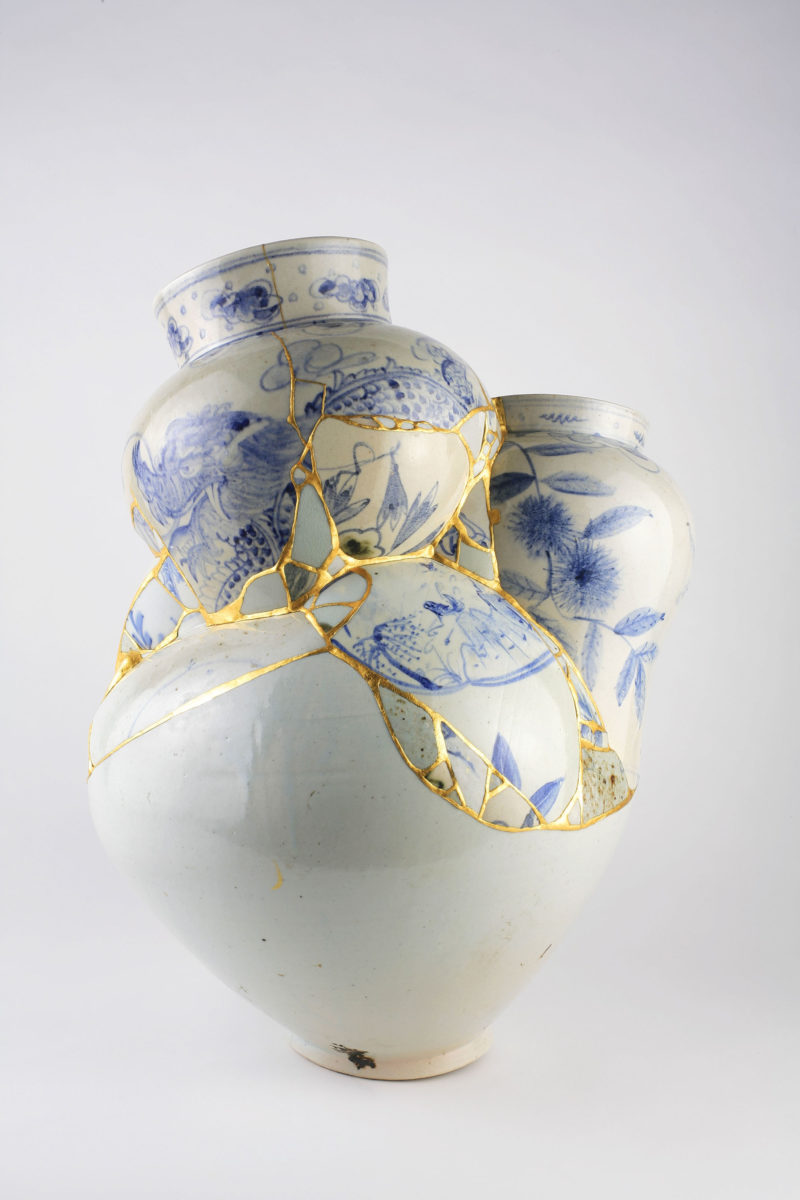 Yeesookyung - Translated Vase, 2007, Ceramic trash, aluminum bar, epoxy, 24K gold leaf, 43 x 45 x 49cm
