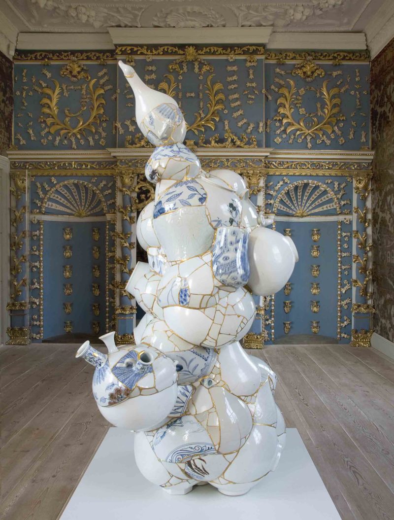 Yeesookyung - Translated Vase (Installation View), 2009, Ceramic trash, aluminum bar, epoxy, 24K gold leaf, 85 x 170 x 80cm