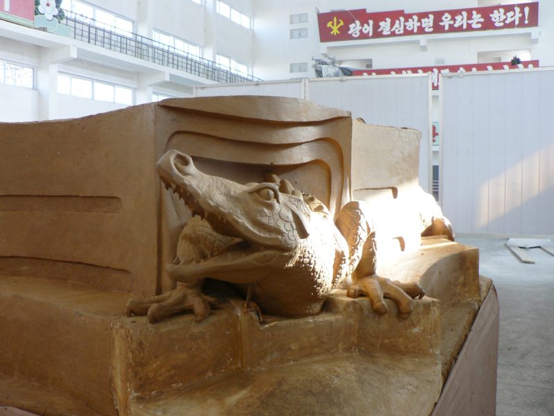 1: 1 clay model of the Frankfurt fairy tale fountain in the Mansudae Art Studios in Pyongyang. November 2005