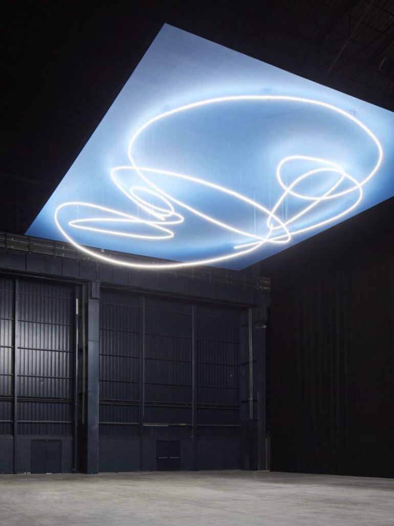 Lucio Fontana's concetto spaziale - Mesmerizing neon installations
