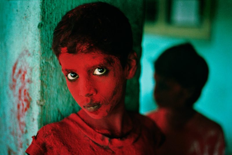 Steve McCurry - Painted Boy, Bombay, India, 1996