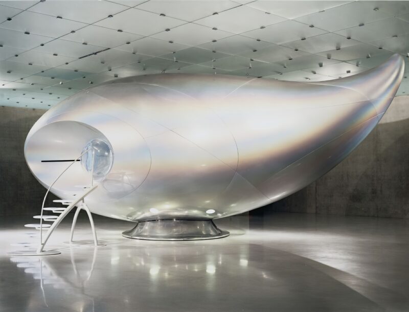 Mariko Mori – Wave UFO, 1999-2002, Brainwave interface, vision dome, projector, computer system, fiberglass, 207 x 446 x 194 inches (528 x 113.4 x 493 cm), Kunsthaus Bregenz, 2003