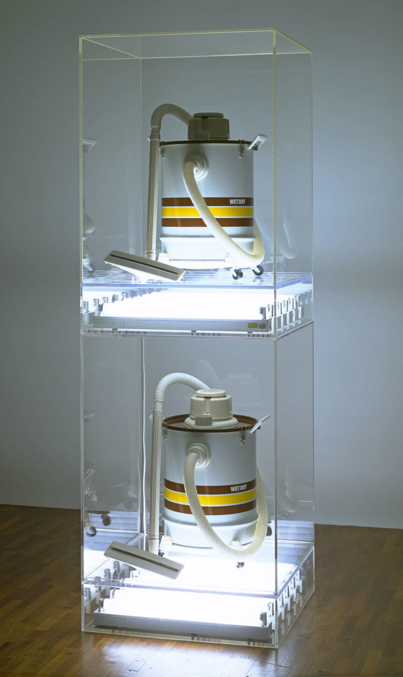 Jeff Koons - The New - New Shelton Wet:Dry Doubledecker, 1981, Vacuum cleaners, plexiglass, and fluorescent lights, 245.4 x 71.1 x 71.1 cm