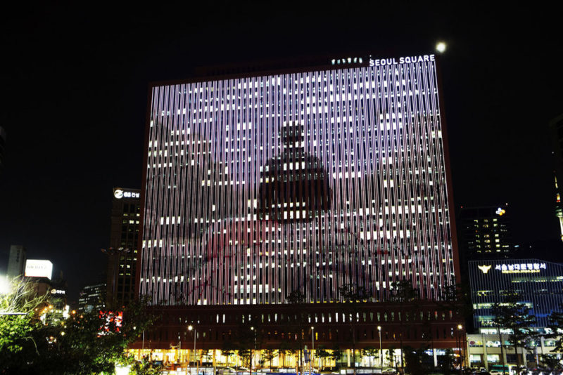 Kimsooja - Bottari Truck - Migrateur, 2007, projected on Seoul Square Media Canvas, 2011