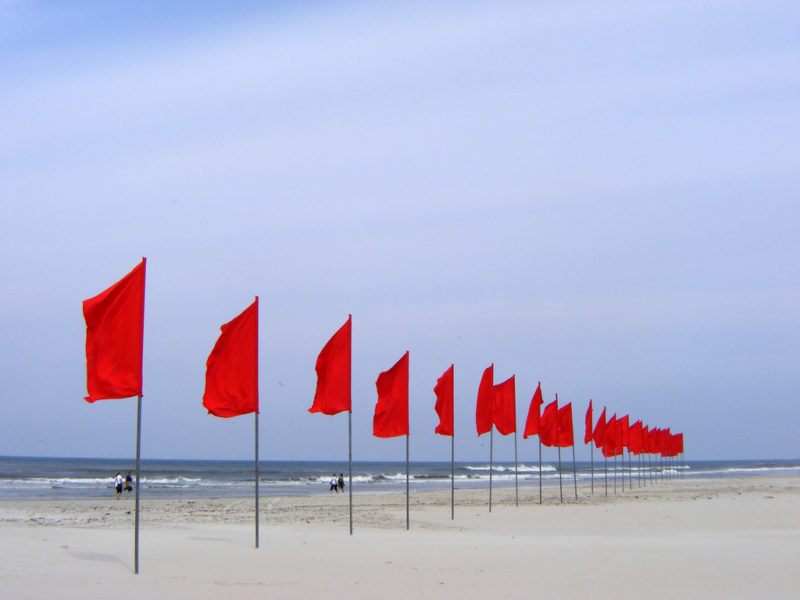 Strijdom van der Merwe - Line of red flags, Paal 8 West aan Zee, Oerol, Netherlands, 2009