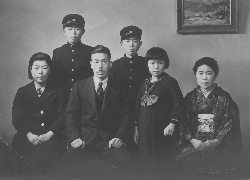 Kusama's family (Yayoi second from the right)