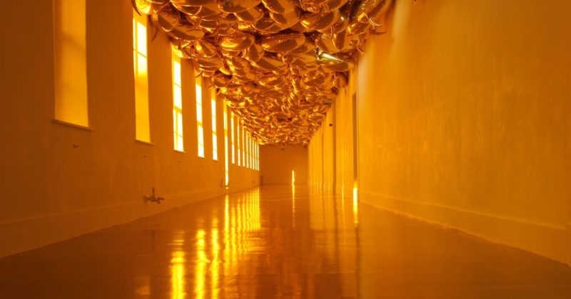 Philippe Parreno - Speech Bubbles (Gold), 2009, Gold Mylar foil (PET foil out of biaxially-oriented polyethylene terephthalate), helium, Irish Museum of Modern Art, Dublin, 2010