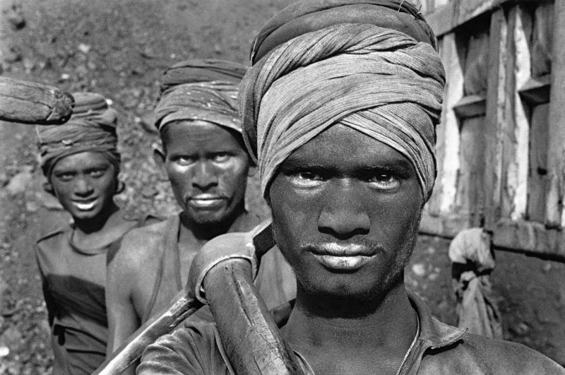Sebastião Salgado - Coal Mine, Dhanbad, Bihar State, India, 1989
