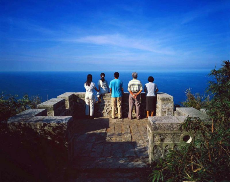 Weng Fen – Staring at the Sea, 2004, No. 2, c-print, 125x165cm