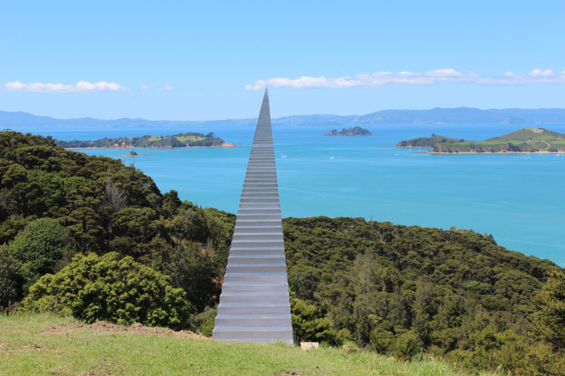David McCracken – Diminish and Ascend, Connells Bay, Waiheke Island, New Zealand, welded aluminium, 12 x 1,45 x 3,8 m