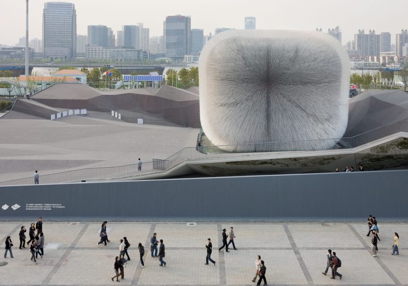 Heatherwick Studio – Seed Cathedral, UK Pavilion for Shanghai World Expo 2010, 15 m high, 10 m tall, 7.5 m long, 60,000 identical rods of clear acrylic, 250,000 seeds cast into the glassy tips