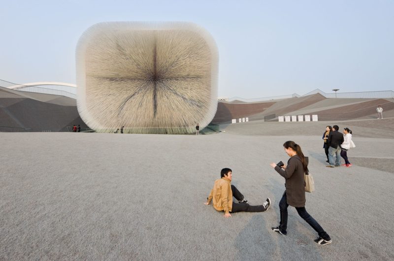 Heatherwick Studio – Seed Cathedral, UK Pavilion for Shanghai World Expo 2010, 15 m high, 10 m tall, 7.5 m long, 60,000 identical rods of clear acrylic, 250,000 seeds cast into the glassy tips