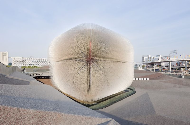 Heatherwick Studio – Seed Cathedral, UK Pavilion for Shanghai World Expo 2010, 15 m high, 10 m tall, 7.5 m long, 60,000 identical rods of clear acrylic, 250,000 seeds cast into the glassy tips