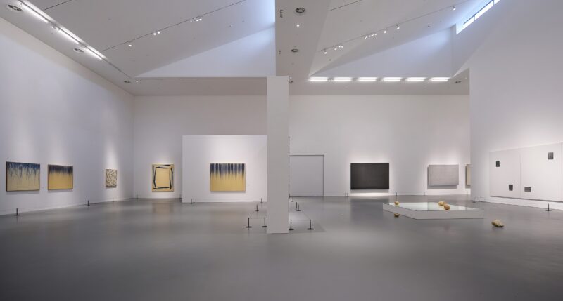 Installation view of Korean Abstract Art – Kim Whanki and Dansaekhwa with works by Chung Chang-Sup, Chung Sang-Hwa, Ha Chong-Hyun, Kim Whanki, Kwon Young-Woo, Lee Ufan and Park Seo-Bo at Powerlong Museum, Shanghai, 2018-2019