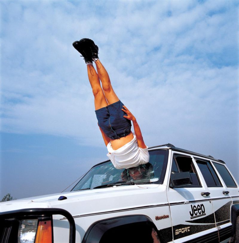 Li Wei - Falls to the car, 2003