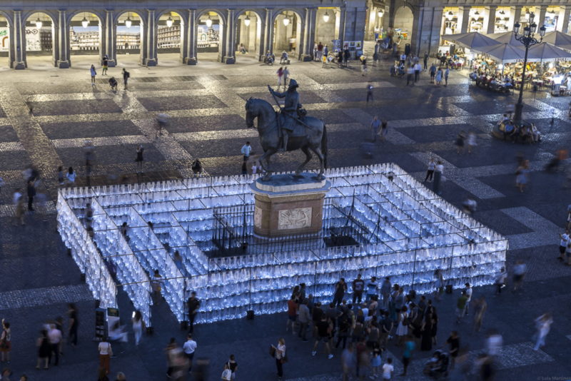 erruptus - Labyrinth of plastic waste, 2017, 15000 discarded water bottles, bags, metal, lights, 300 m2, 3m tall walls, Plaza Mayor, Madrid, Spain