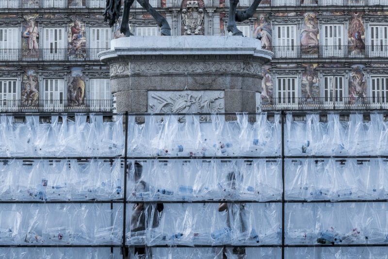 erruptus - Labyrinth of plastic waste, 2017, 15000 discarded water bottles, bags, metal, lights, 300 m2, 3m tall walls, Plaza Mayor, Madrid, Spain