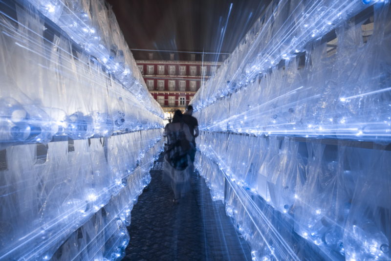 erruptus - Labyrinth of plastic waste, 2017, 15000 discarded water bottles, bags, metal, lights, 300 m2, 3m tall walls, Plaza Mayor, Madrid, Spain