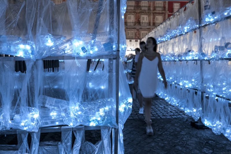 erruptus - Labyrinth of plastic waste, 2017, 15000 discarded water bottles, bags, metal, lights, 300 m2, 3m tall walls, Plaza Mayor, Madrid, Spain