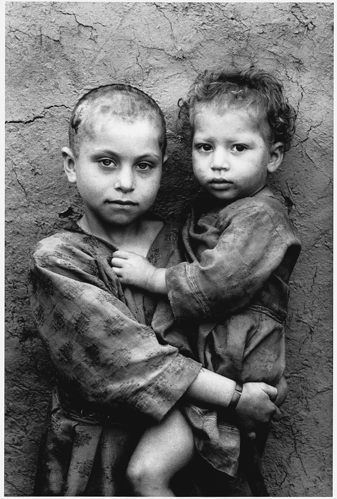 Sebastião Salgado - Children from Camp Kamaz to Afghanistan - Mazar-e-Sharif refugees - Afghanistan - 1995