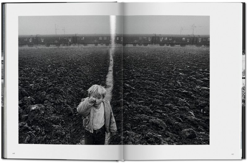 Sebastião Salgado - Exodus (book), Hardcover with booklet, 24.8 x 33 cm, 432 pages, 2016