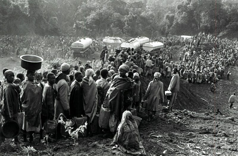 Sebastião Salgado – Rwandan refugees wait for aid in a camp in Goma, Zaire, 1994