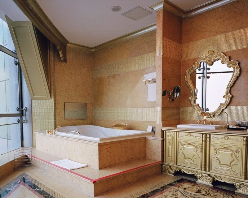 Shi Yangkun - A presidential suite’s bathroom, Huaxi Village