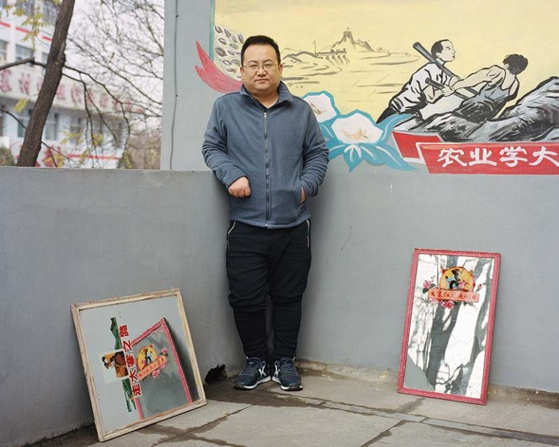 Shi Yangkun - Zhao Mingxing poses for a photo in Dazhai, Shanxi province, 2018