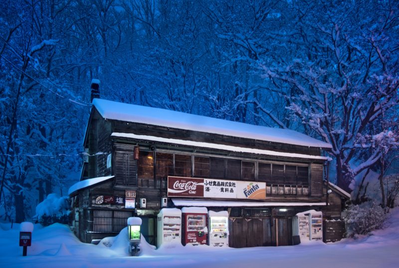 Eiji Ohashi - Vending Machines in Japan, Roadside Lights, Sapporo-city:Hokkaido 1