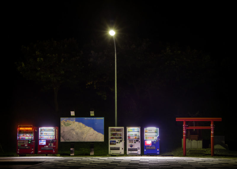 Eiji Ohashi - Vending Machines in Japan, Roadside Lights, Urakawa-town:Hokkaido 1