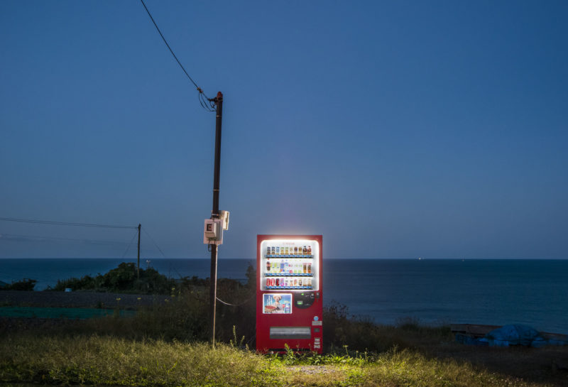 Eiji Ohashi - Vending Machines in Japan, Roadside Lights, Urakawa-town:Hokkaido 2