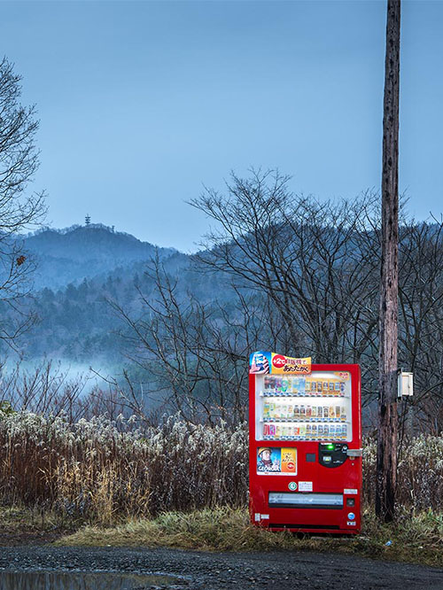 Photographer Eiji Ohashi & the beauty of vending machines in Japan