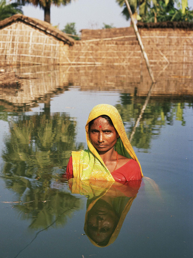 Gideon Mendel's powerful photos taken after floods - The world under water