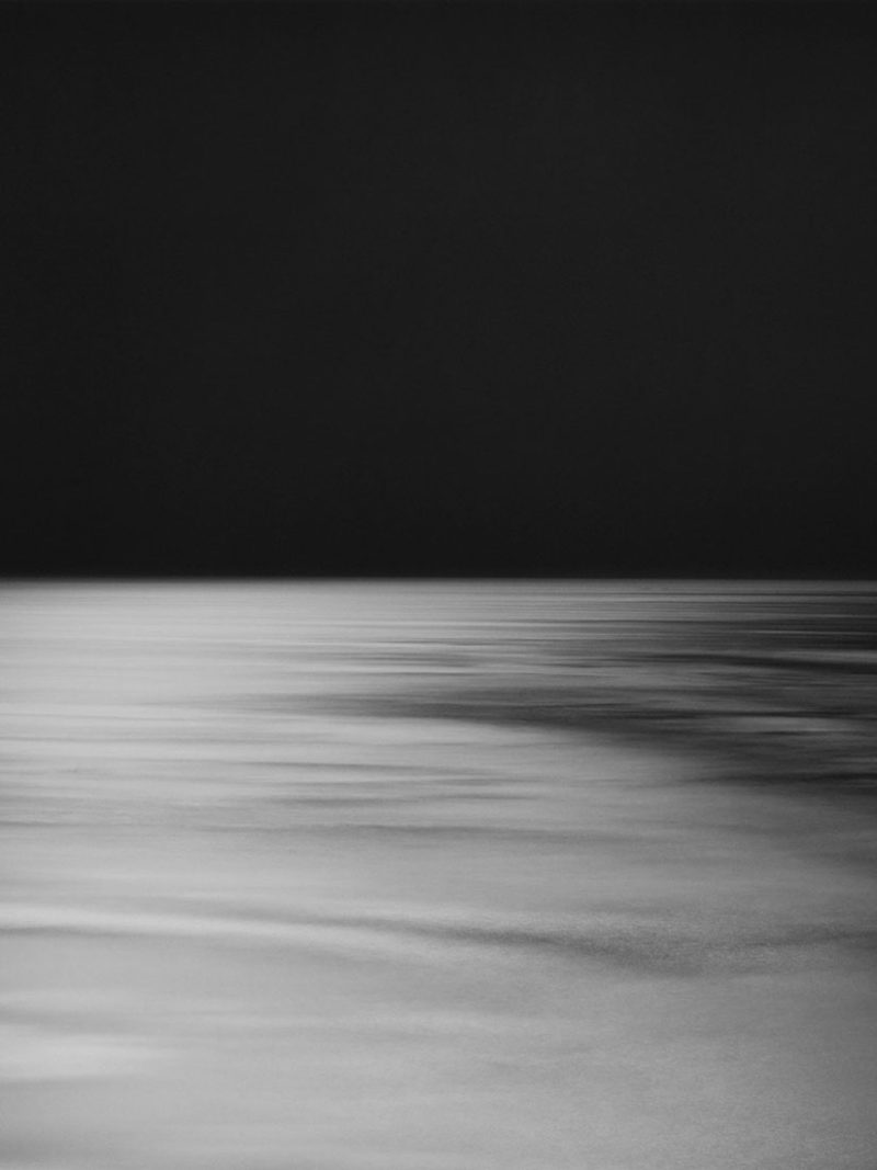 Hiroshi Sugimoto's fascinating & tranquil Seascapes
