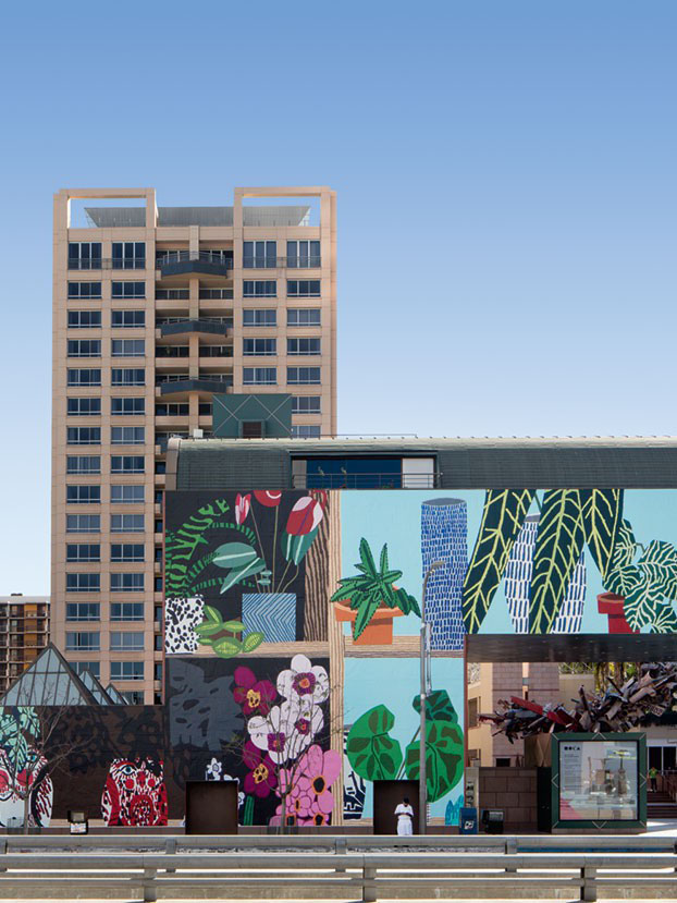 Jonas Wood's still life mural covers the entire Los Angeles MoCA