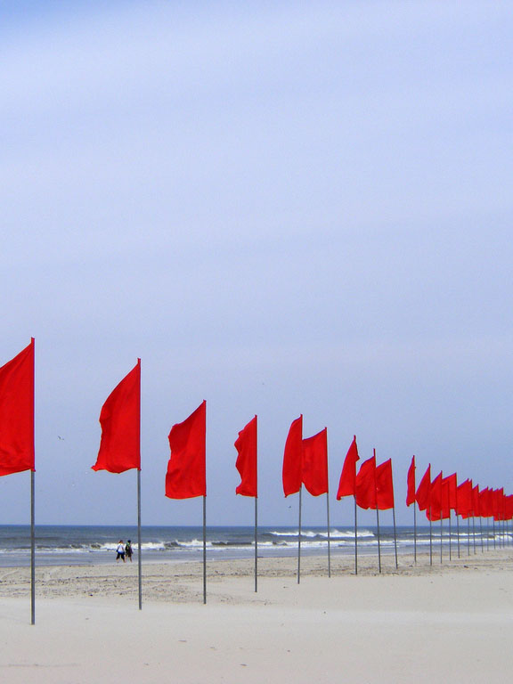 Strijdom-van-der-Merwe-Line-of-red-flags-Paal-8-West-aan-Zee-Oerol-Netherlands-2009-2