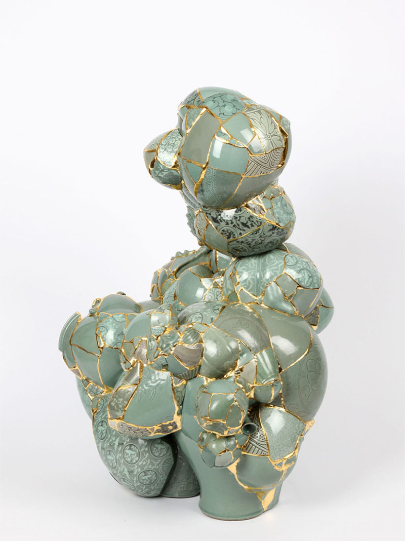 Yeesookyung-Translated-Vase-2011-Ceramic-trash-epoxy-24K-gold-leaf-66-x-64-x-97cm