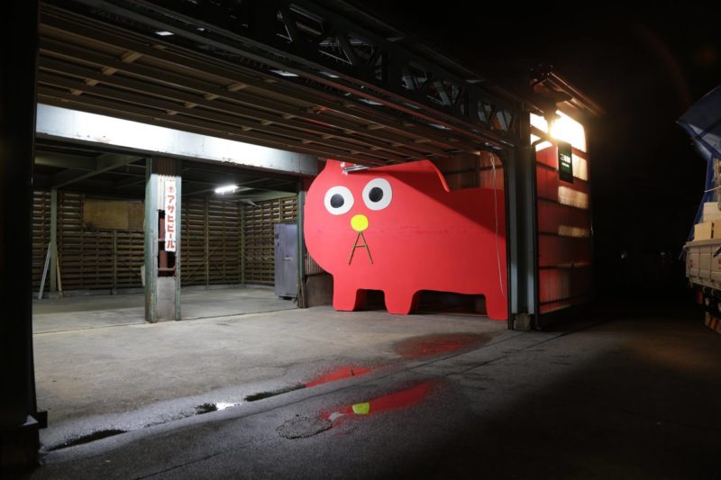 Takehiro Ikawa - Decoratorcrab - Mr. Kobayashi, The Pink Cat, 2017, wood, fluorescent paint 400 x 540 cm