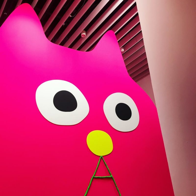 Takehiro Ikawa - Decoratorcrab - Mr. Kobayashi, The Pink Cat, 2017, wood, fluorescent paint, 400 x 540 cm, Mori Art Museum, Tokyo, 2019