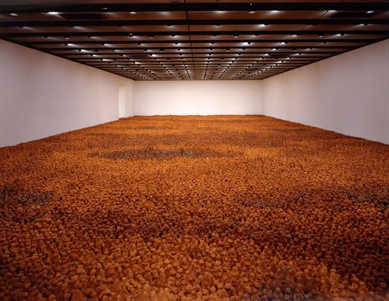 Antony Gormley – Field for the British Isles, 1993, terracotta, variable size- approx. 40 000 elements, each 8-26 cm tall