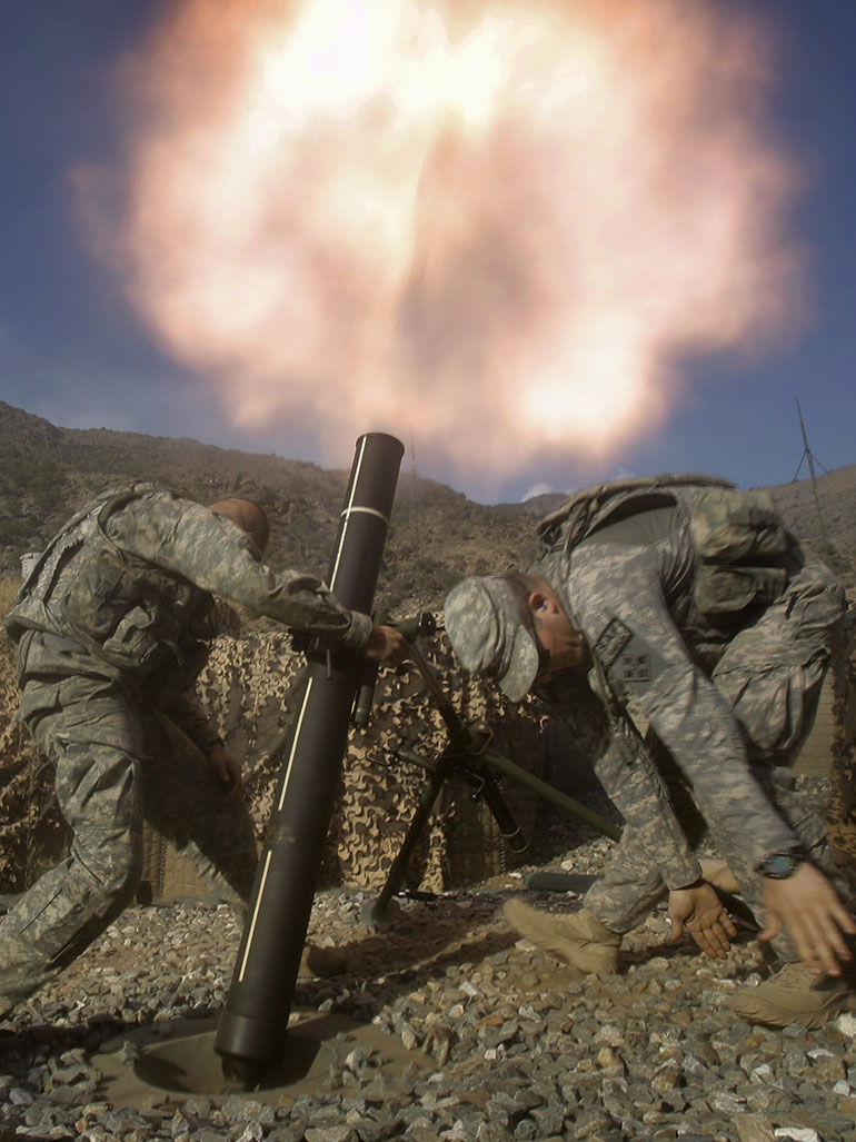David-Guttenfelder-–-Afghanistan-U.S.-soldiers-fire-mortars-at-enemy-firing-positions-from-a-base-in-the-Pech-River-Valley-in-Afghanistans-Kunar-province-in-2009.