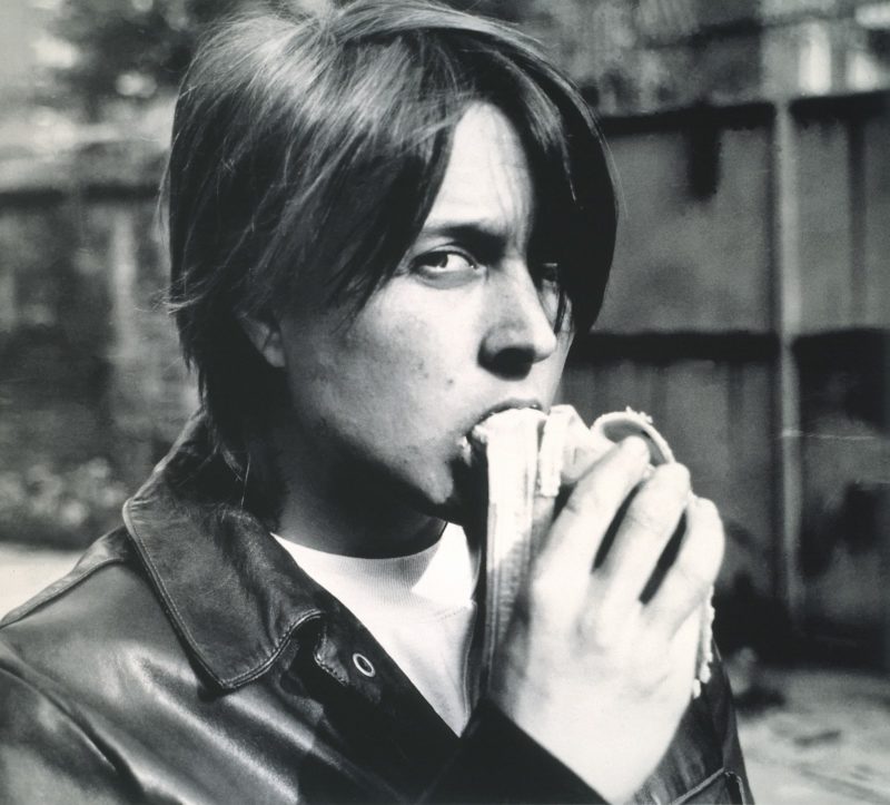 Sarah Lucas - Eating a banana, 1990