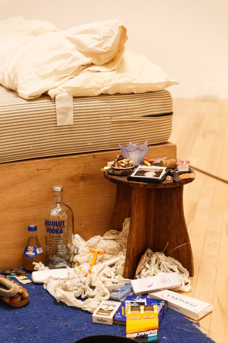 Tracey Emin – My Bed, 1998, box frame, mattress, linens, pillows and various objects, overall display dimensions variable