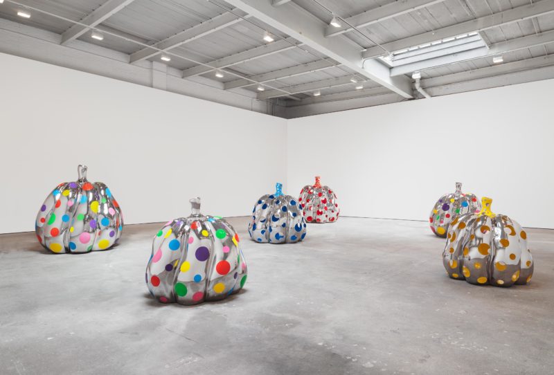 Yayoi Kusama - Pumpkin, Stainless steel and red urethane paint, installation view Yayoi Kusama - Give Me Love, David Zwirner, New York, 2015