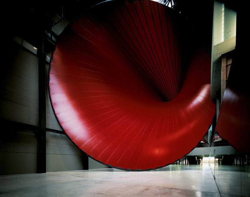 Anish Kapoor - Marsyas, 2012, three steel rings, PVC membrane, 150 m long, 35m high , Turbine Hall, Tate Modern, 2002–2003.