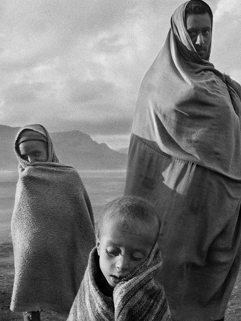 Sebastião-Salgado-Korem-camp-Ethiopia-1984