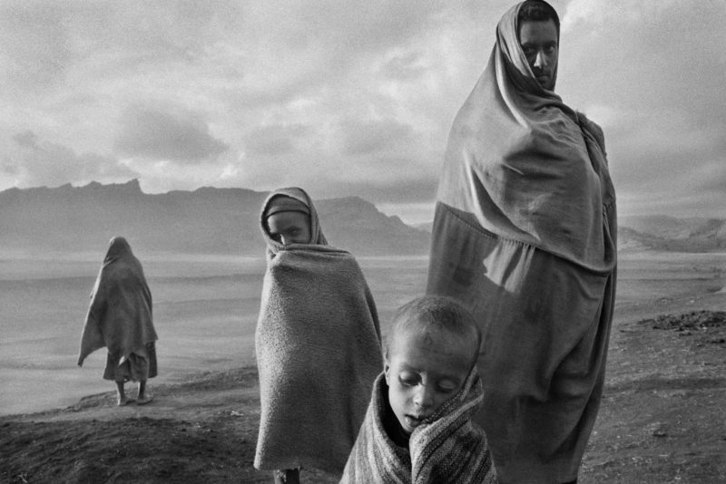 Sebastião Salgado - Korem camp, Ethiopia, 1984