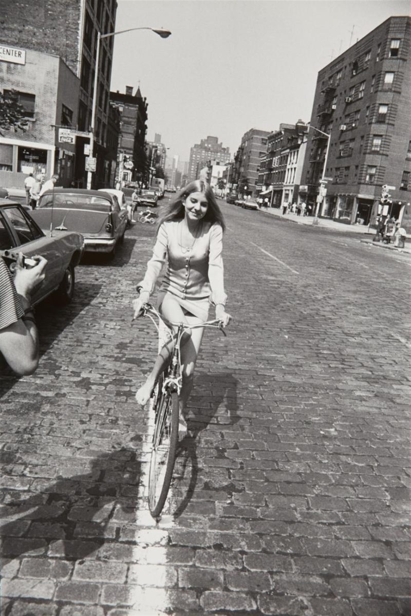 Garry Winogrand - Women are Beautiful, New York 1975