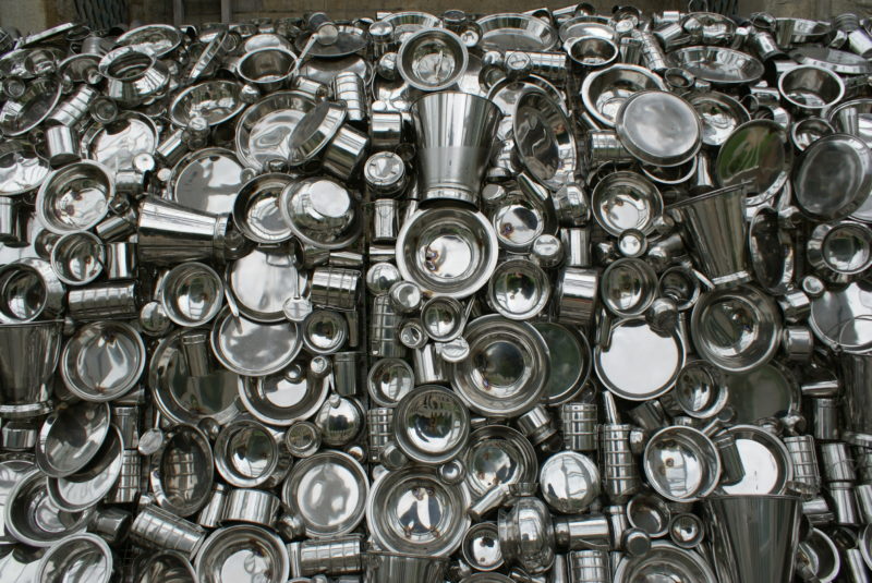 Subodh Gupta – Very Hungry God, 2006, hundreds of stainless steel containers, 360 x 280 x 330 cm, installation view, Chatsworth, United Kingdom, 2010