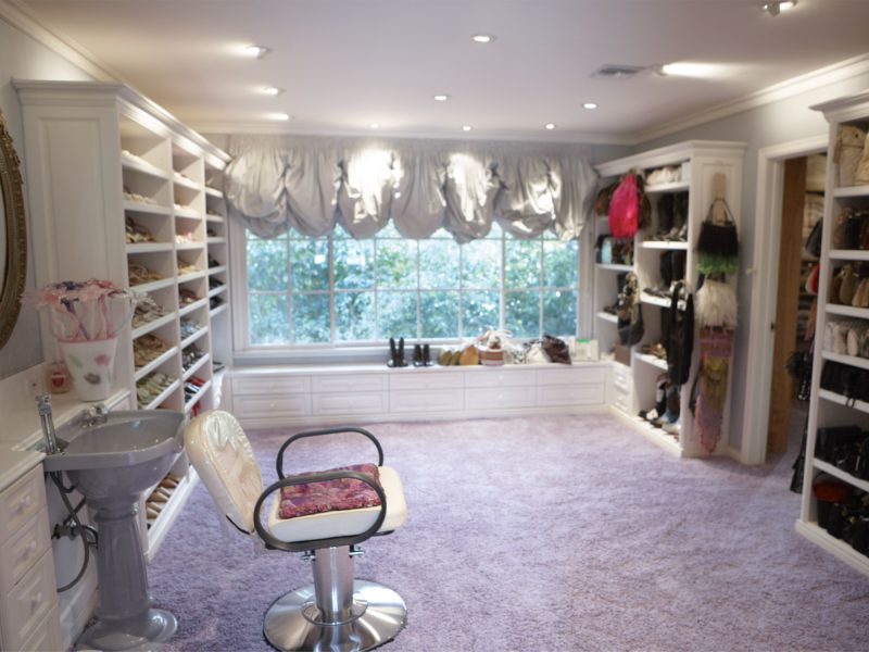 Catherine Opie – Shoe closet, 2010-2011, A hair-washing station inside the shoe closet, from 700 Nimes Road, Elizabeth Taylor's home